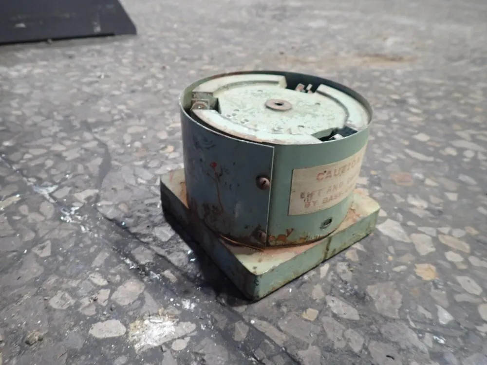 Syntron Co. Vibratory Parts Feeder Base - Eb008