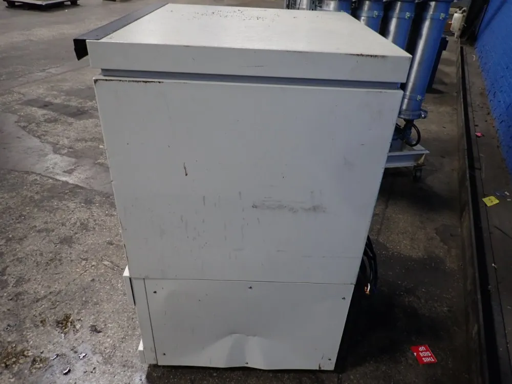 Kendro Laboratory 17" X 19" X 17" Chamber Lab Freezer - C90-3a32