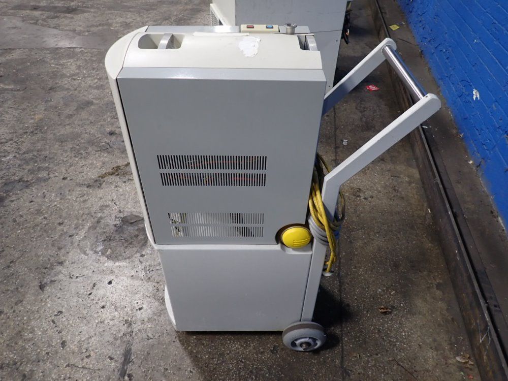 Ulvac Helium Leak Detector - Heliot 301