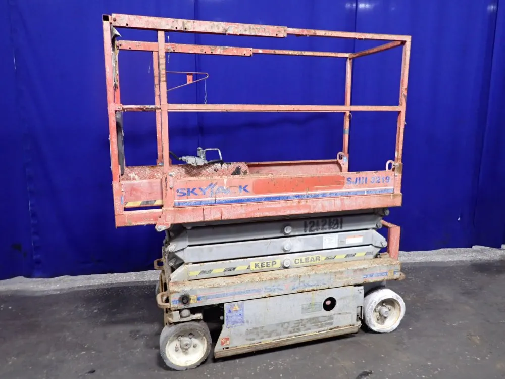 Skyjack 550 Lbs Scissor Lift - Sj Iii-3219