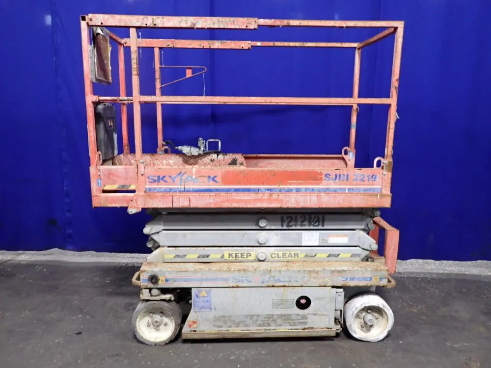 Skyjack 550 Lbs Scissor Lift - Sj Iii-3219