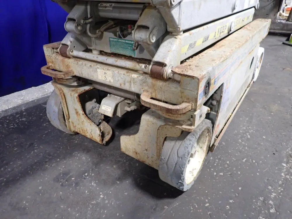 Skyjack 550 Lbs Scissor Lift - Sj Iii-3219