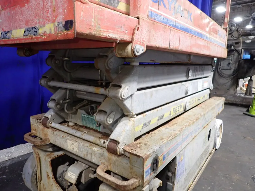 Skyjack 550 Lbs Scissor Lift - Sj Iii-3219
