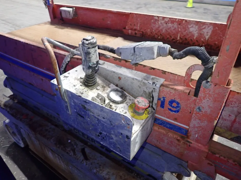 Skyjack 550 Lbs Scissor Lift - Sj Iii-3219