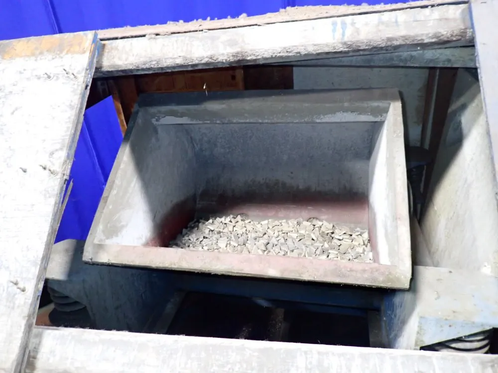 28" X 24" Vibratory Finisher