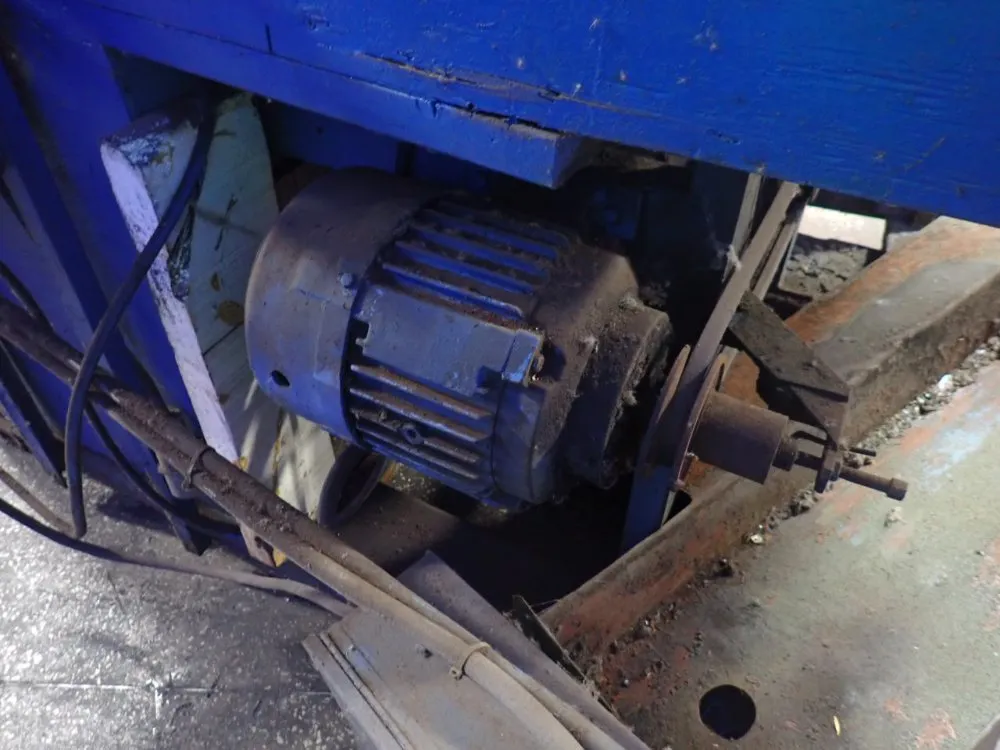 28" X 24" Vibratory Finisher