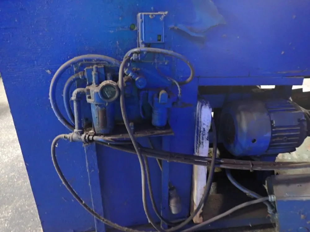 28" X 24" Vibratory Finisher