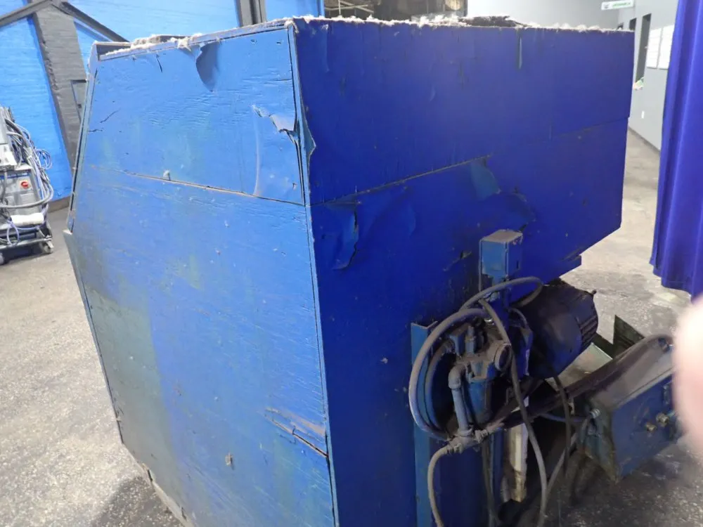 28" X 24" Vibratory Finisher