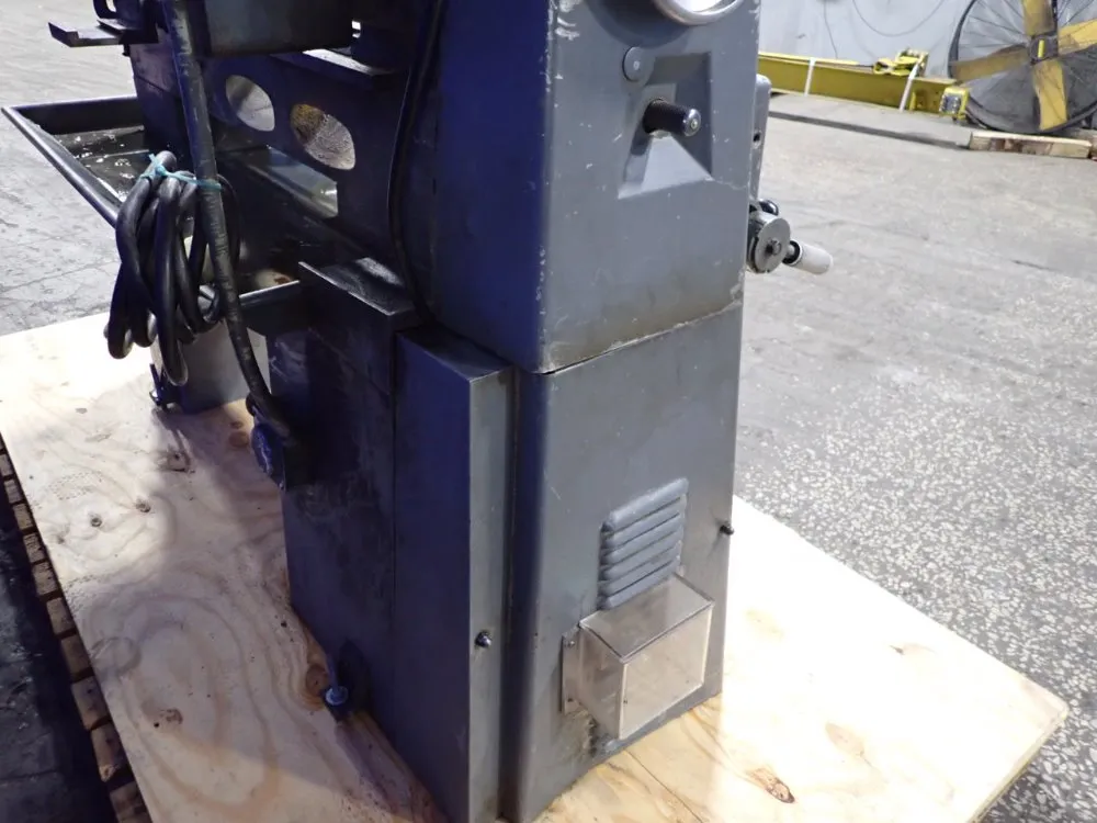 Clausing 14" X 30" Lathe - 6903