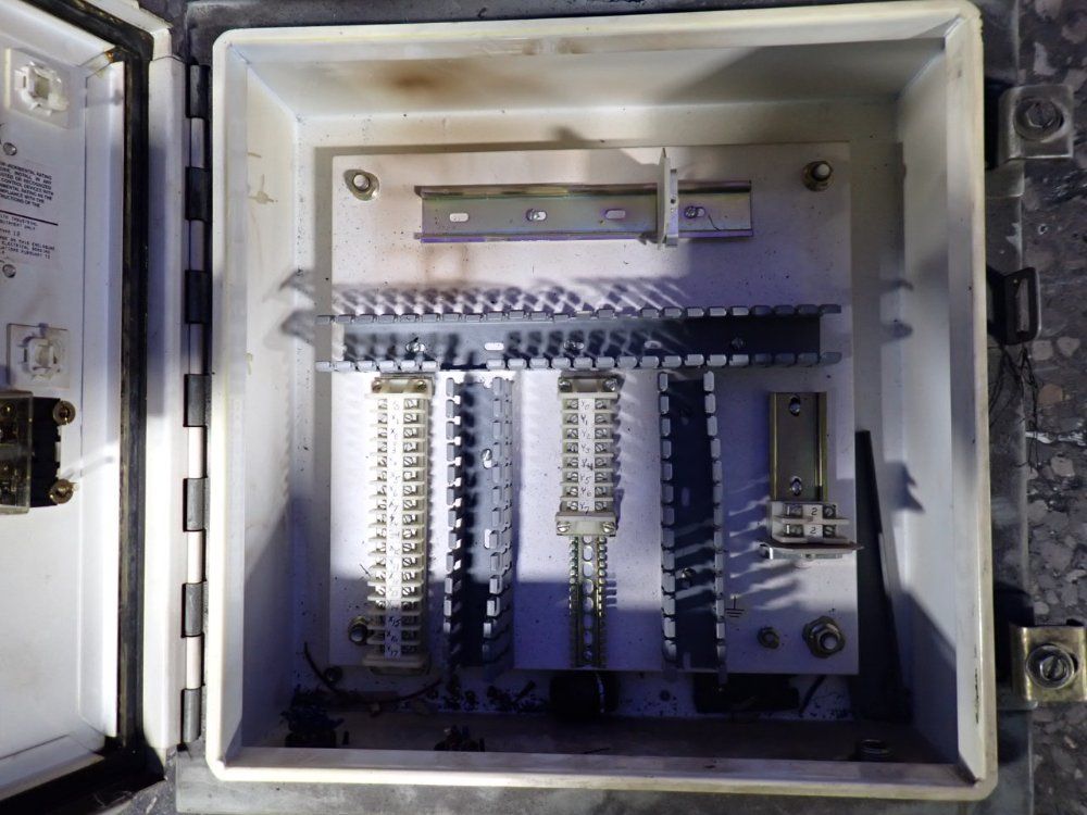 Allen-bradley Enclosure