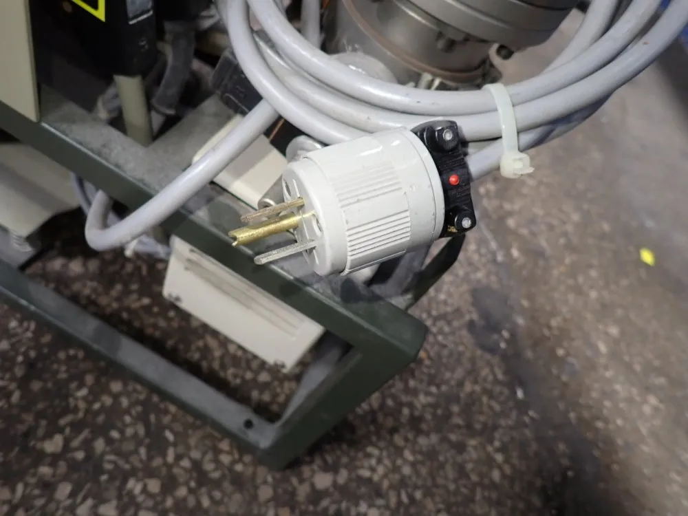 Pfeiffer Balzers 0.13 Kw Pump - Tsu050/8807