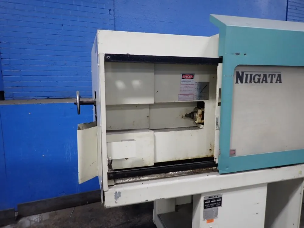Niigata Injection Molder - Ne110ua