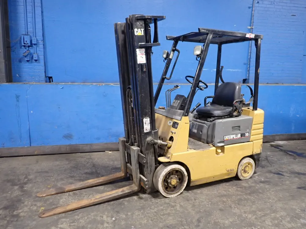 Caterpillar 2700 Lbs Propane Forklift - Gc15