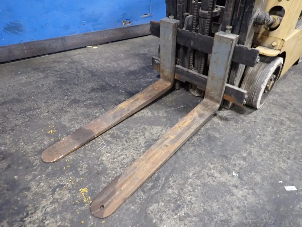 Caterpillar 2700 Lbs Propane Forklift - Gc15