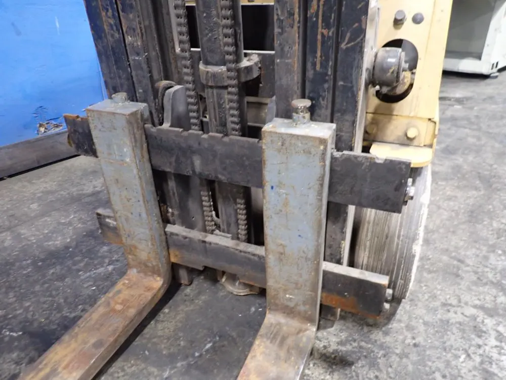 Caterpillar 2700 Lbs Propane Forklift - Gc15