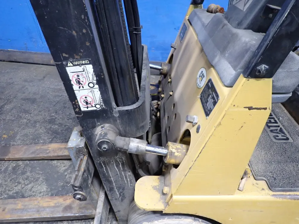 Caterpillar 2700 Lbs Propane Forklift - Gc15