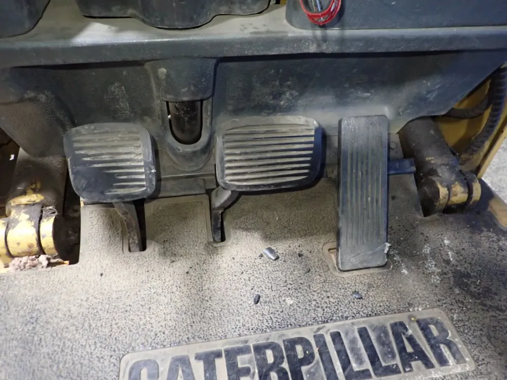 Caterpillar 2700 Lbs Propane Forklift - Gc15