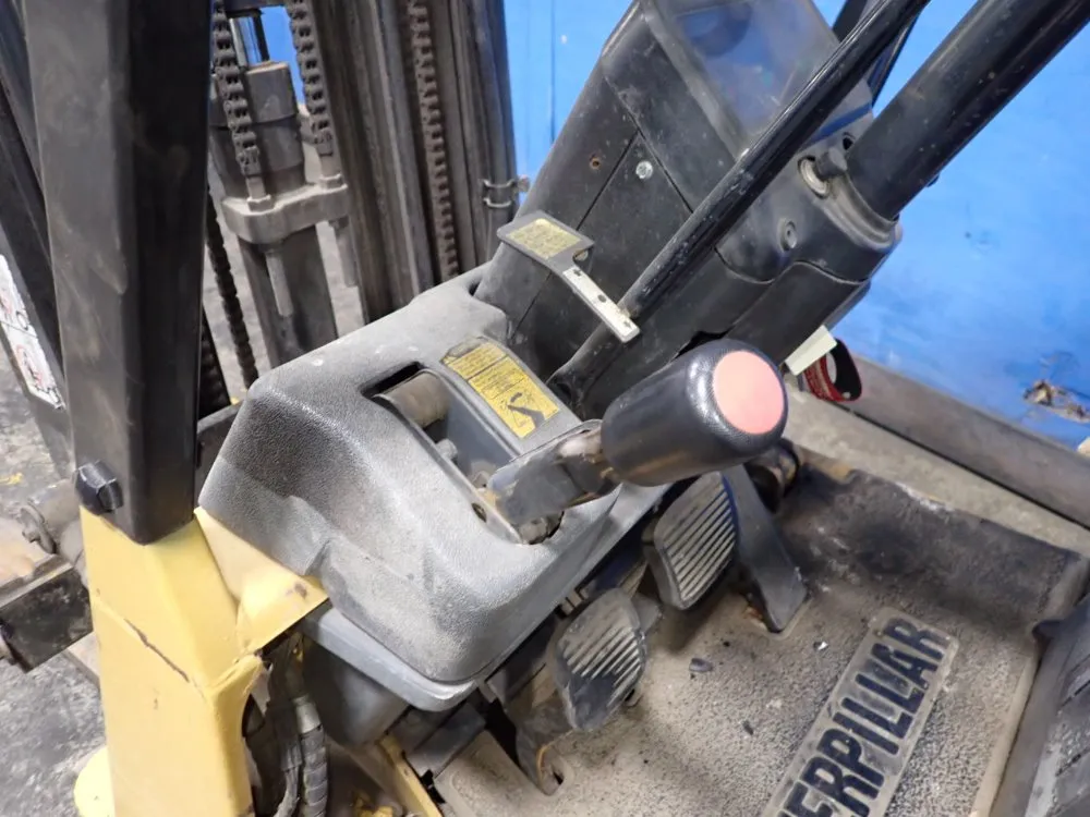 Caterpillar 2700 Lbs Propane Forklift - Gc15