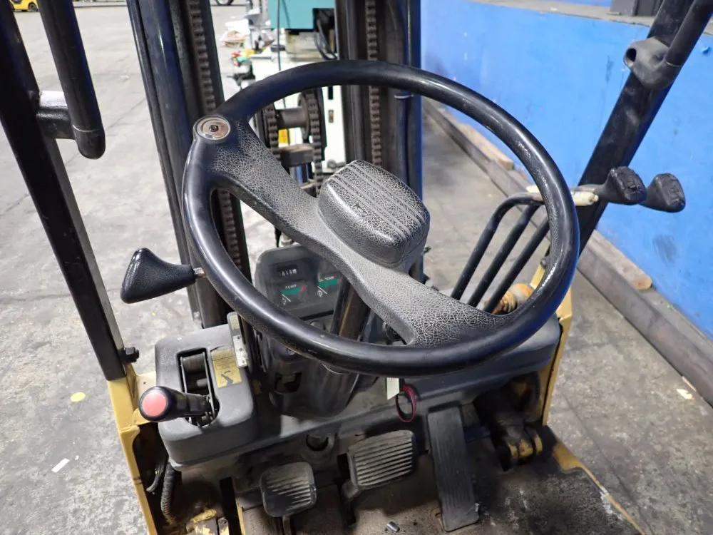 Caterpillar 2700 Lbs Propane Forklift - Gc15