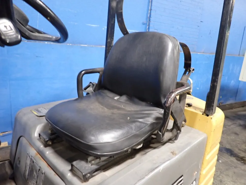 Caterpillar 2700 Lbs Propane Forklift - Gc15