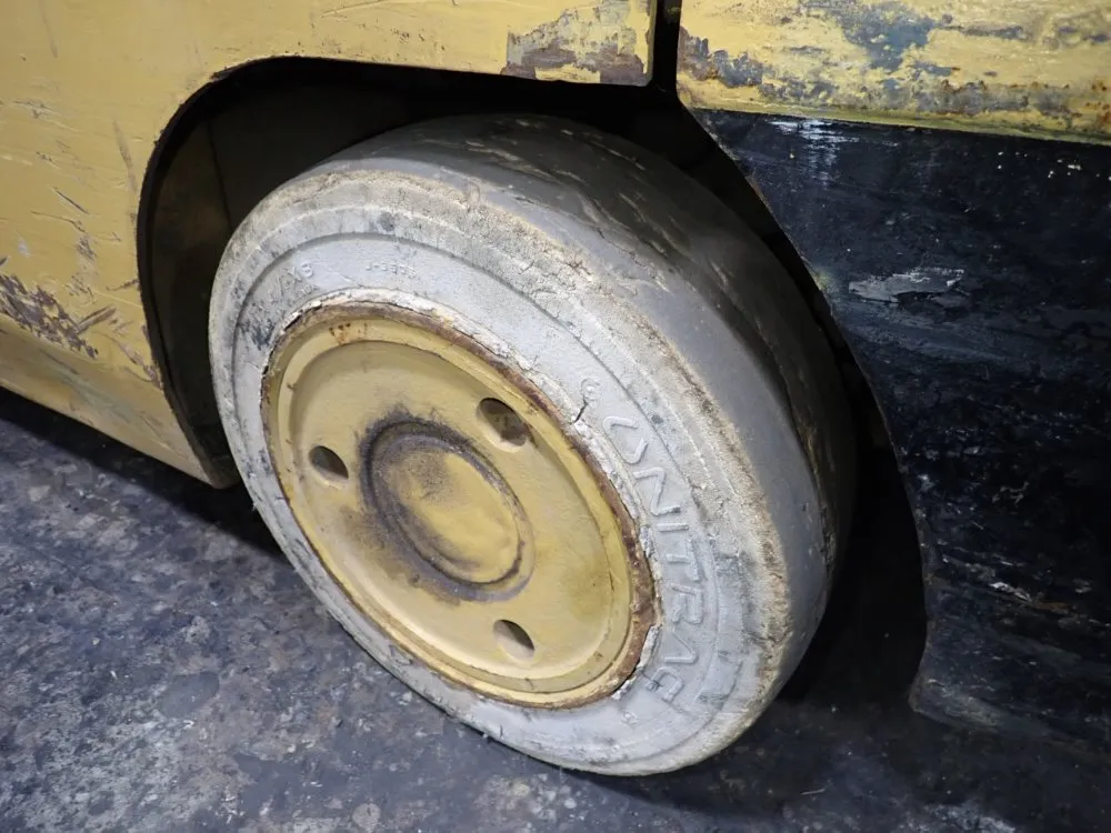 Caterpillar 2700 Lbs Propane Forklift - Gc15