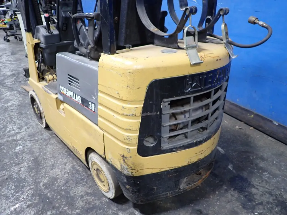Caterpillar 2700 Lbs Propane Forklift - Gc15