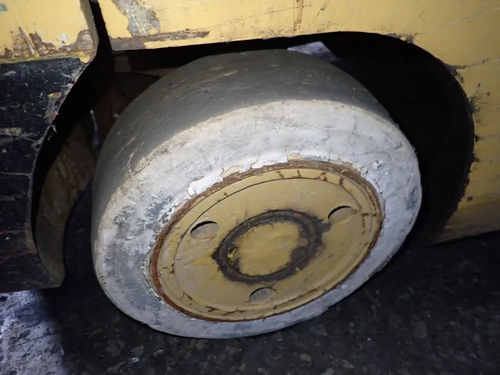 Caterpillar 2700 Lbs Propane Forklift - Gc15