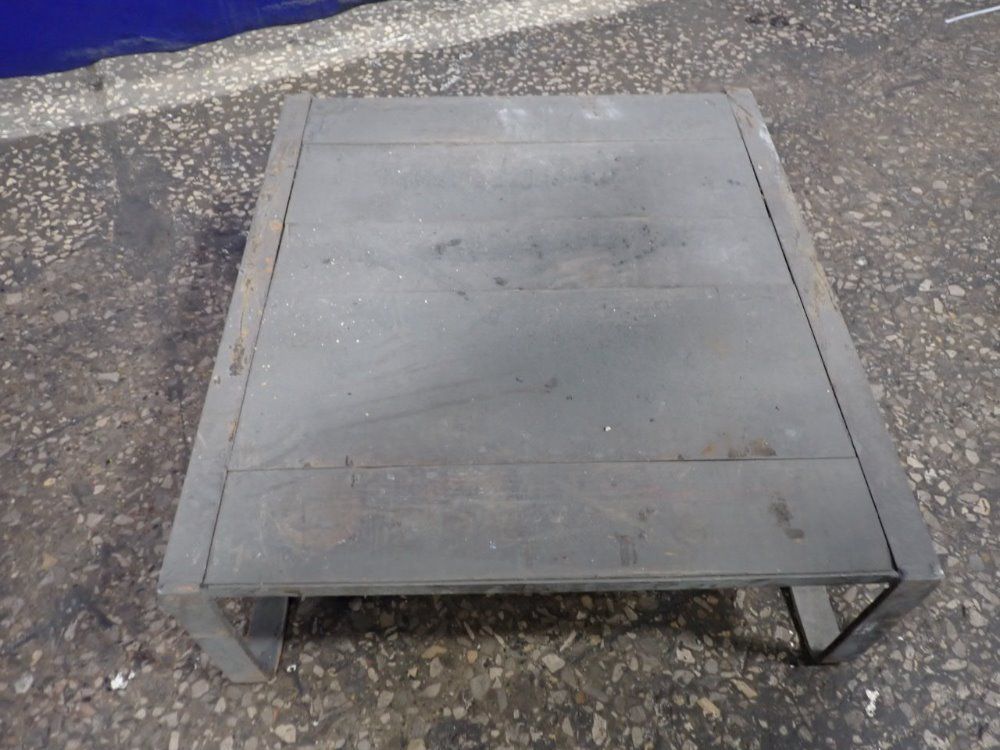 26" X 29 1/2" Platform