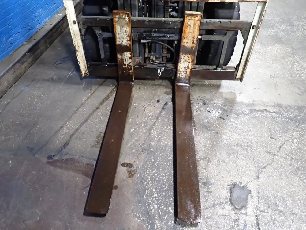 Yale 5300 Lbs Propane Enclosed Forklift - Glp060uxevse093