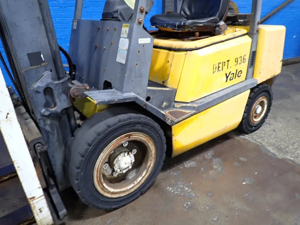 Yale 5700 Lbs Propane Forklift - Glp060uxevse087