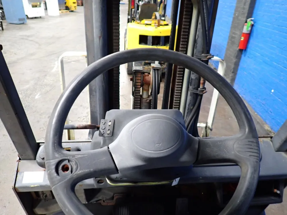 Yale 5700 Lbs Propane Forklift - Glp060uxevse087