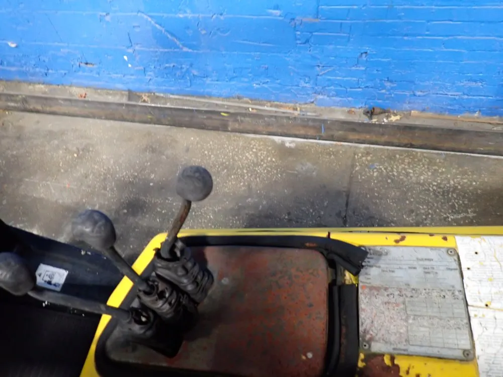 Yale 5250 Lbs Propane Forklift - Glp060uxevse087