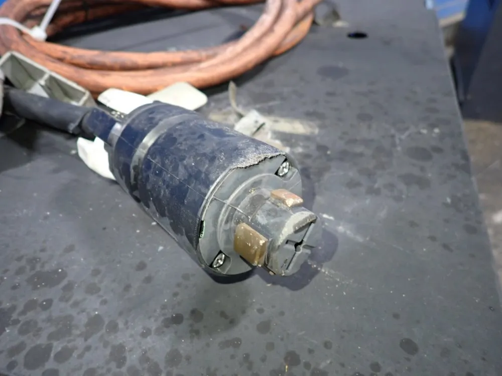 Douglas Battery 865 A.h. / 36v Battery Charger - Lg3b18-88s