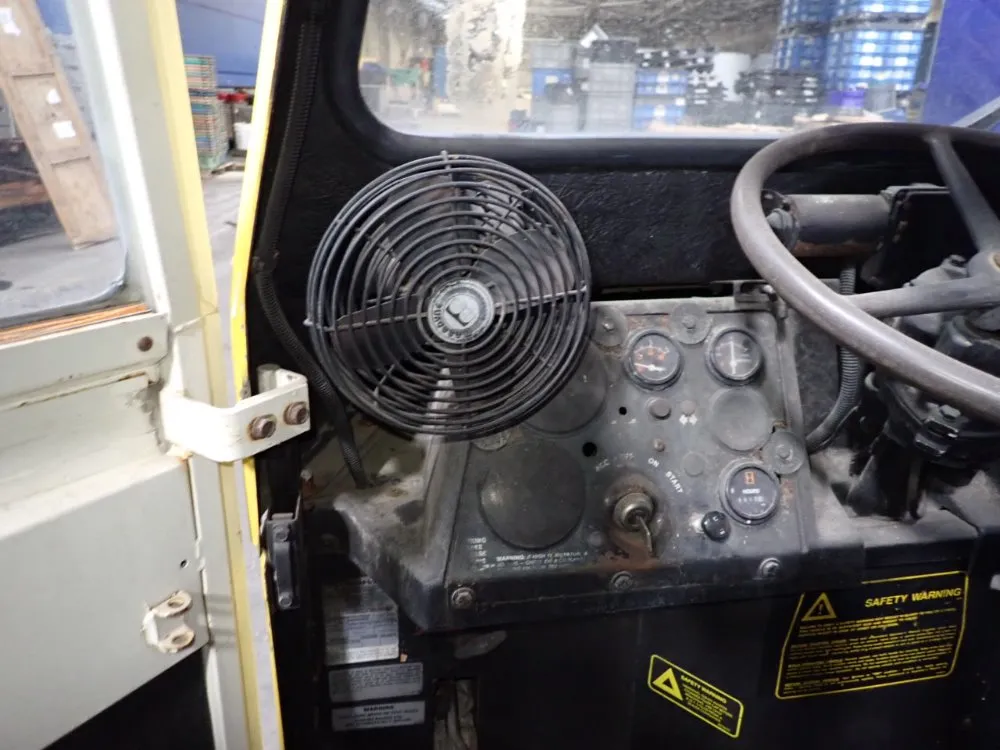 Cushman 1400 Lbs Propane Utility Vehicle - 22np 3w Flatbed