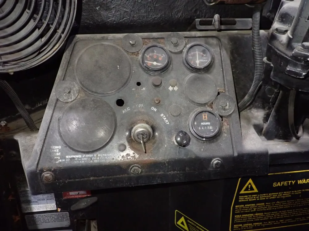 Cushman 1400 Lbs Propane Utility Vehicle - 22np 3w Flatbed