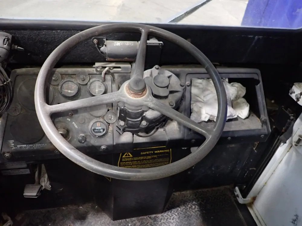 Cushman 1400 Lbs Propane Utility Vehicle - 22np 3w Flatbed