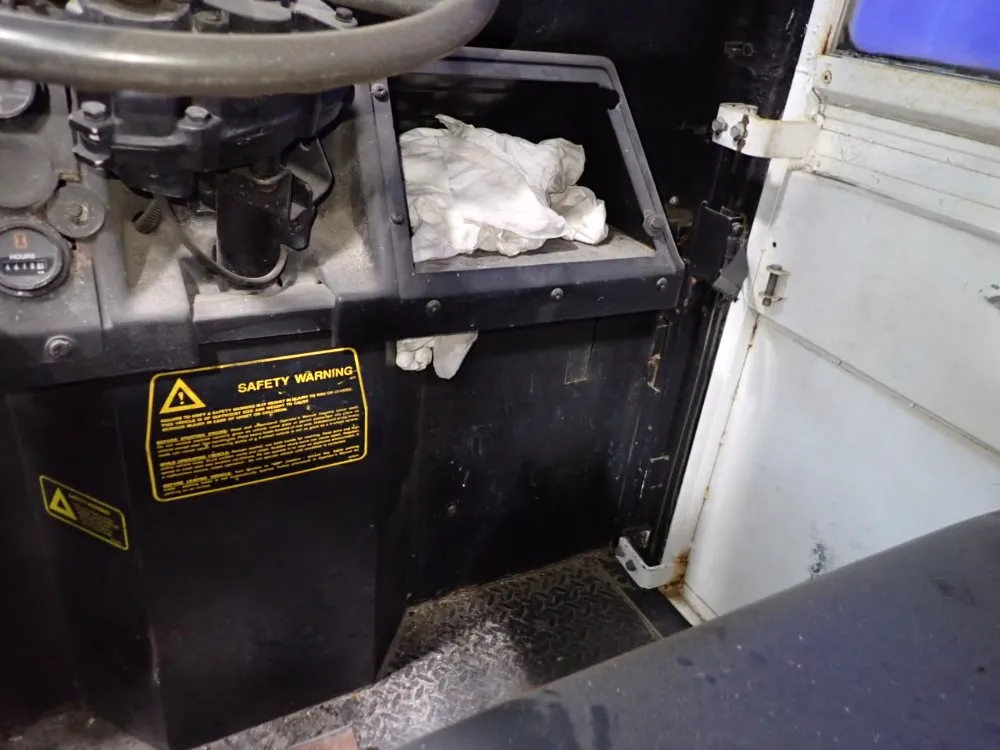 Cushman 1400 Lbs Propane Utility Vehicle - 22np 3w Flatbed