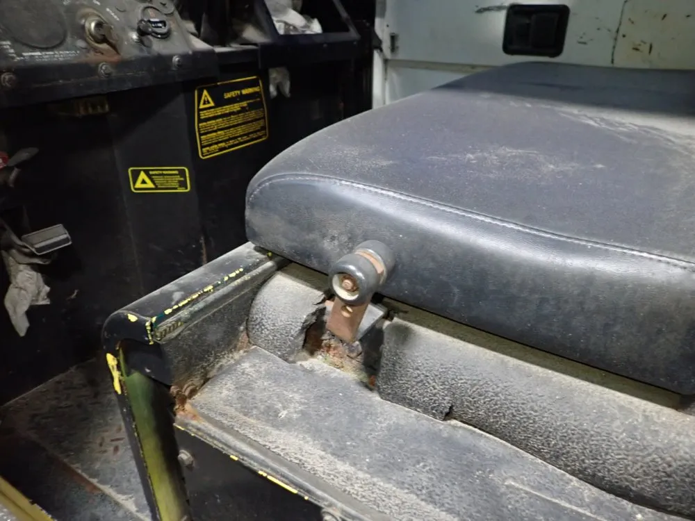 Cushman 1400 Lbs Propane Utility Vehicle - 22np 3w Flatbed