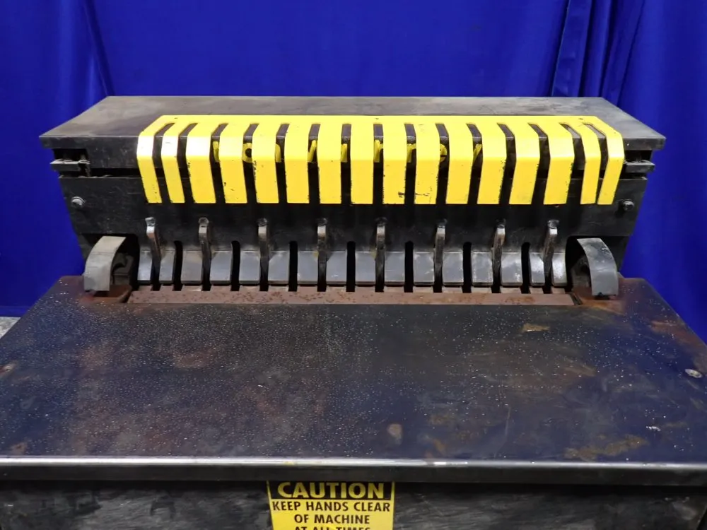 Lion Machinery 20 Gauge Cleat Folder - M-30cf-a