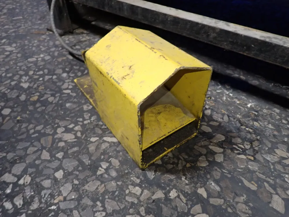 Lion Machinery 20 Gauge Cleat Folder - M-30cf-a