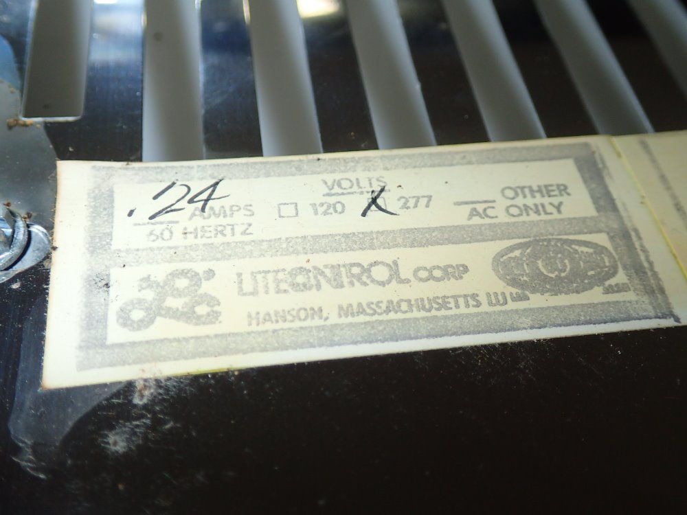 Litecontrol Corp. Fluorescent Light Fixture