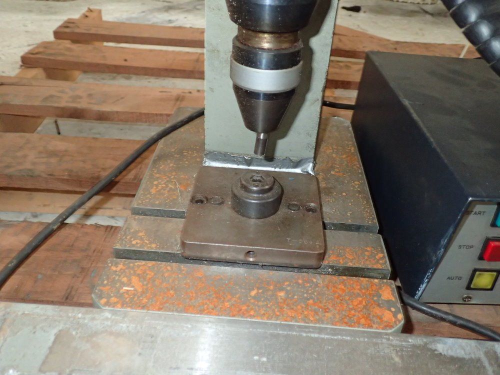 Taumel Orbital Riveter