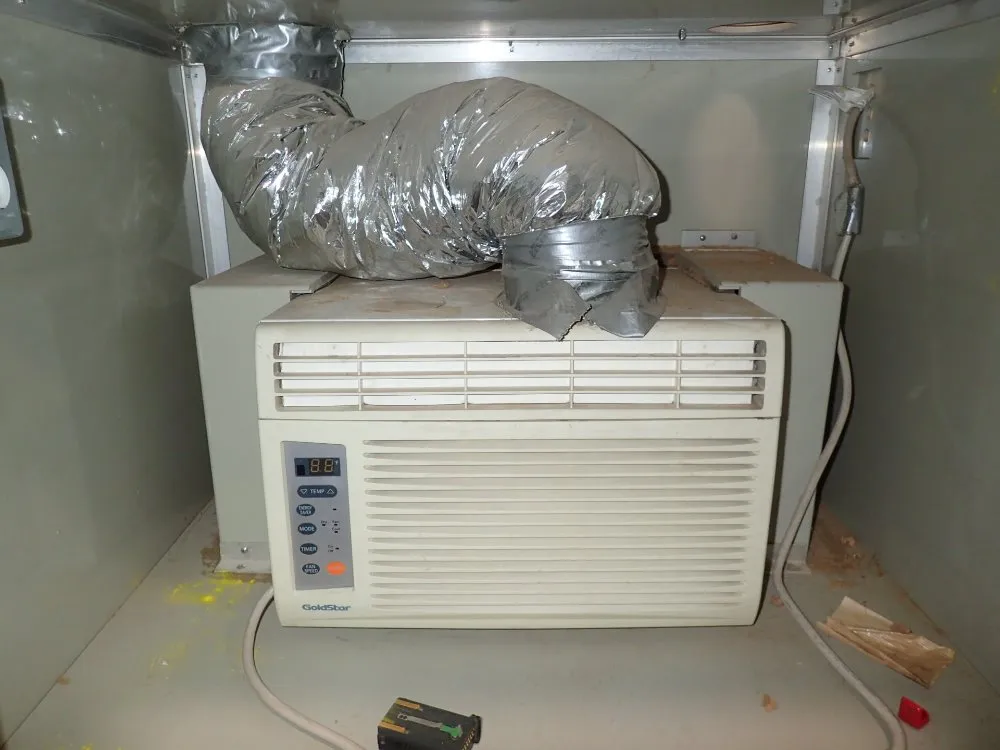 Goldstar/dust Shield Computer Cabinet/enclosed Air Conditioner Unit