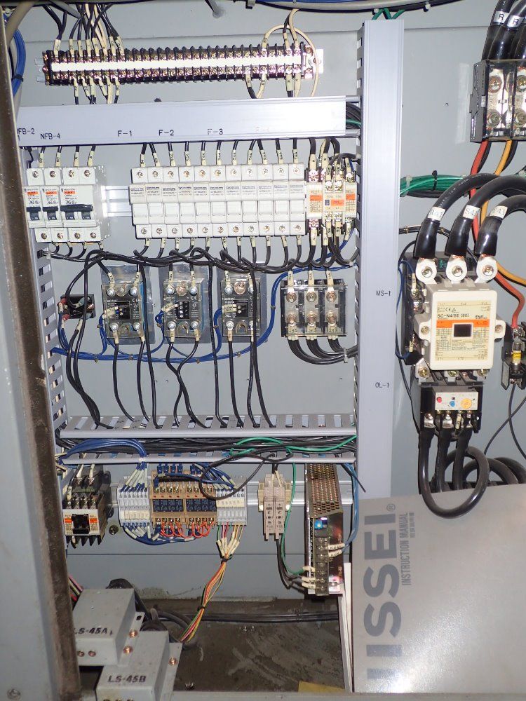 Nissei Plastic Industrial Injection Molder