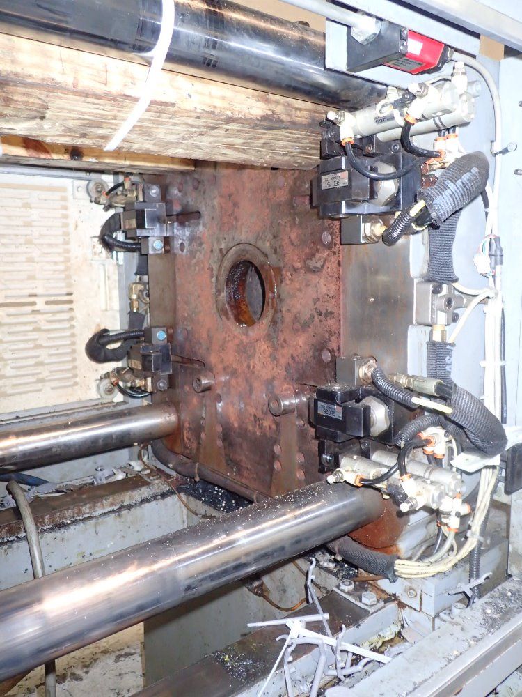 Nissei Plastic Industries Injection Molder