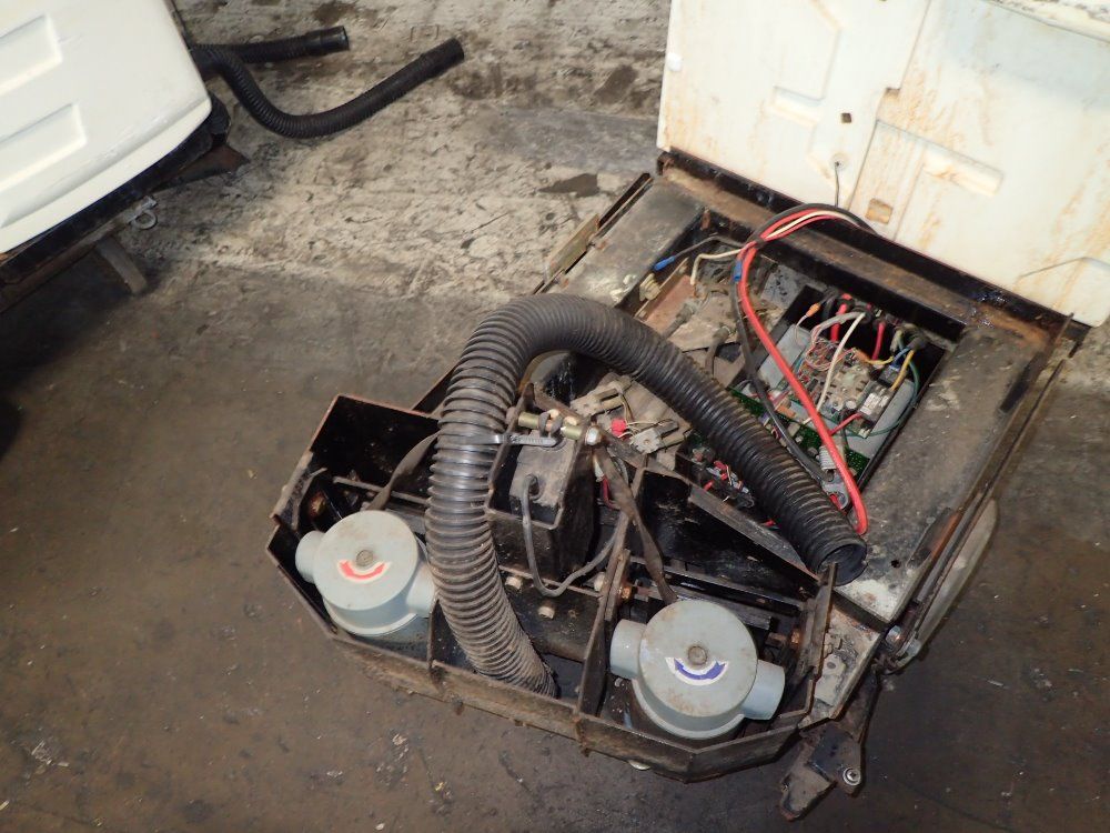 Pioneer 30" Electric Floor Scrubber - Pe-2400n