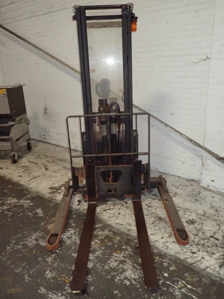 Prime Mover 2000# Electric Straddle Lift - Wsx25