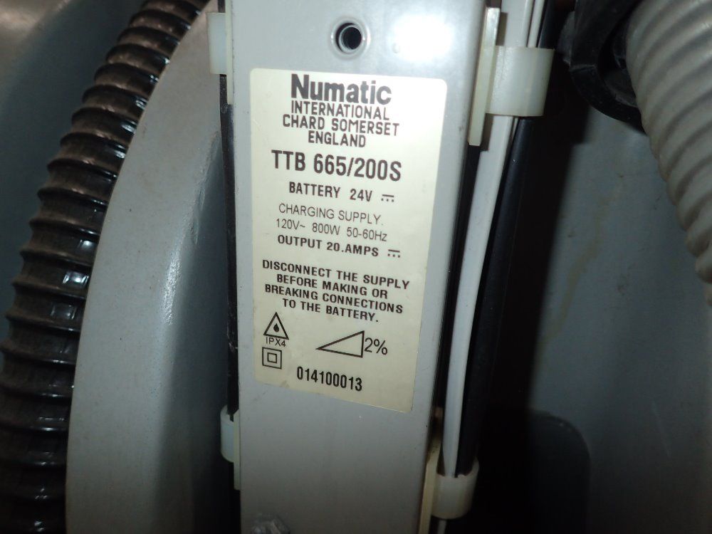 Humatic Floor Scrubber