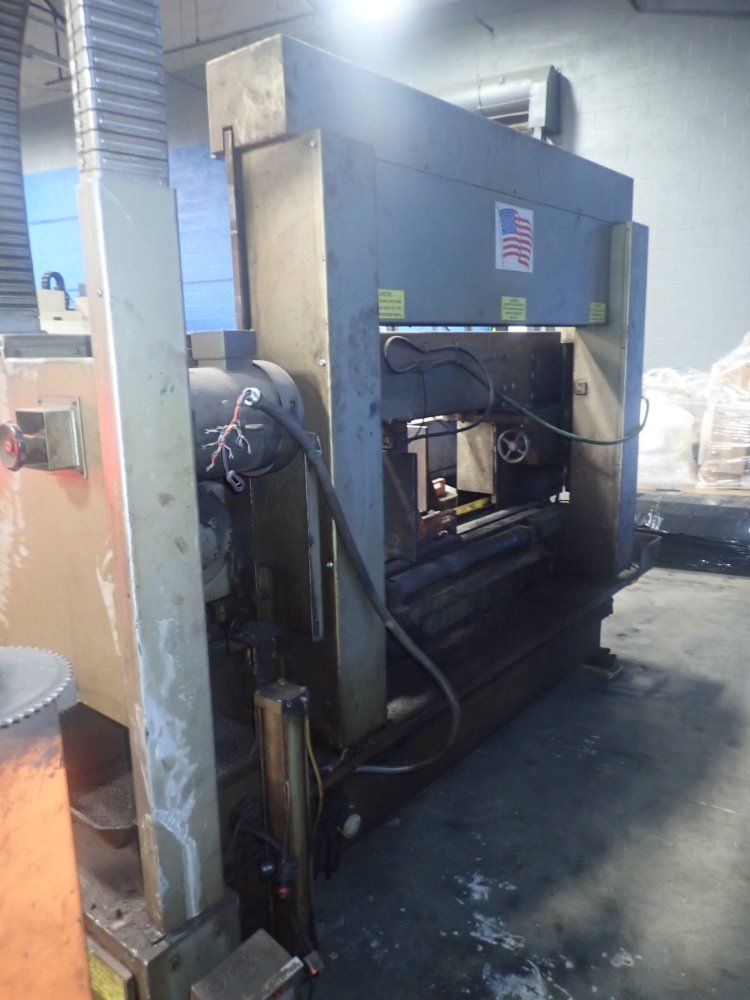 H E & M Horizontal Bandsaw