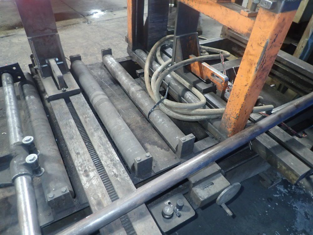 H E & M Horizontal Bandsaw